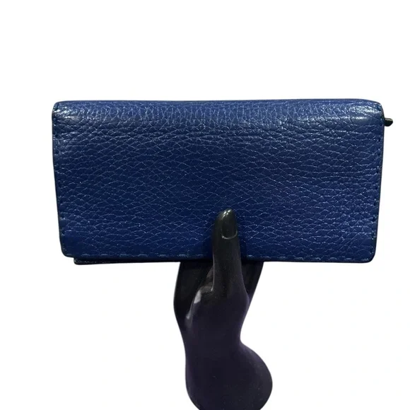 Fendi Blue Pebbled Leather Wallet with Elegant Design - Picture 3 of 11
